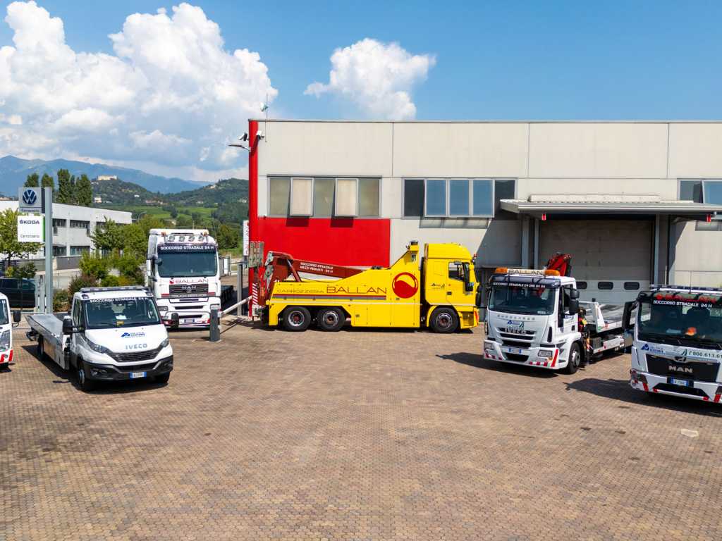 Sede Carrozzeria Ballan ad Asolo con carro attrezzi